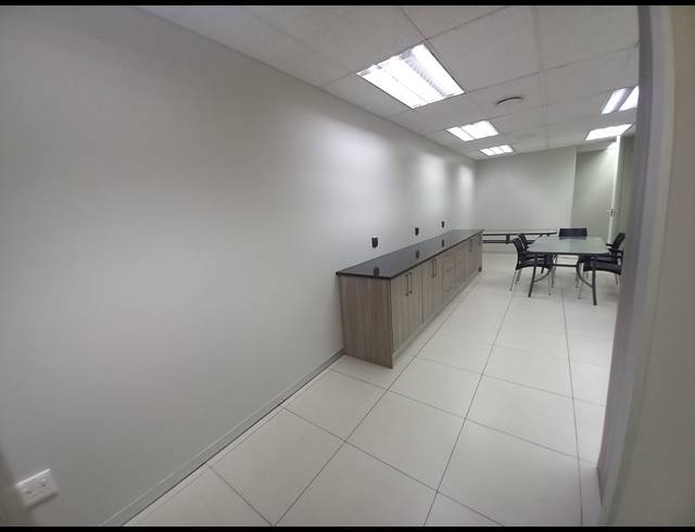 554M² OFFICE TO LET IN BRYANSTON